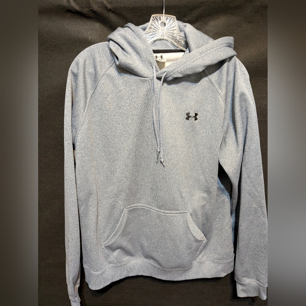 Under Armour pull-over hoodie medium